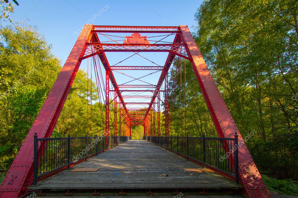 El parque Historic Bridge en Battle Creek, Michigan, rescata y restaura