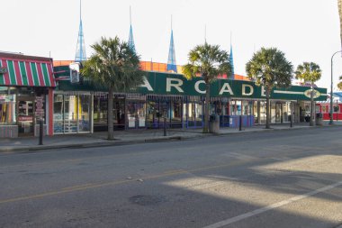 Myrtle Beach, Güney Carolina, ABD - 25 Şubat 2021: Myrtle Beach, Güney Carolina 'da bulunan eski oyun salonunun girişi.