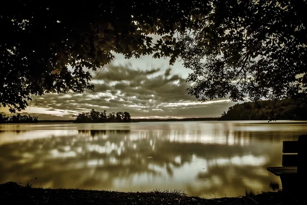 Twilight lake — Stockfoto