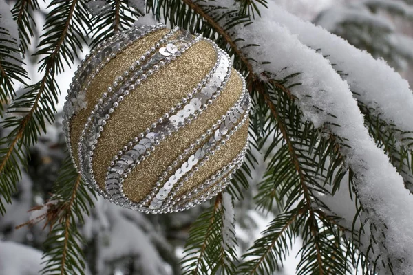 エレガントなクリスマスツリーの背景 — ストック写真