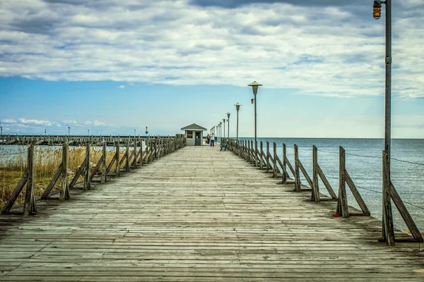 沿岸の釣り桟橋の背景 — ストック写真