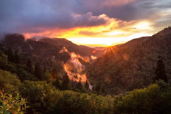 büyük dumanlı dağ günbatımı