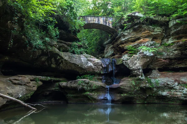 De betoverende waterval — Stockfoto