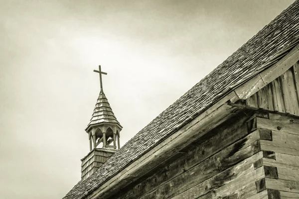 Starý dřevěný kostel věžička — Stock fotografie