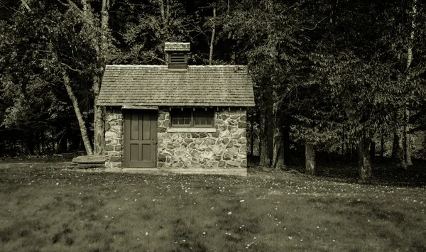 Vintage stenen cabine — Stockfoto