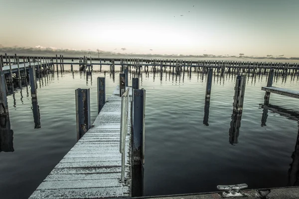 Marina de Inverno abandonada — Fotografia de Stock