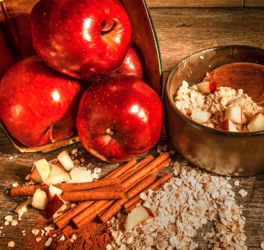 Elma tarçın yulaf ezmesi