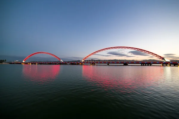 Gece gökyüzü ve köprü Zhangjiakou Hebei Çin
