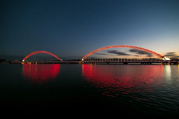 Niebo i most Zhangjiakou Hebei Ludowej w nocy — Zdjęcie stockowe