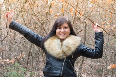kürk ceket IV olan kadın