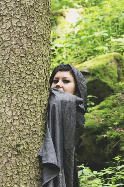 Mulher com casaco preto — Fotografia de Stock