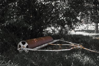 Eski bir tarım silindiri.