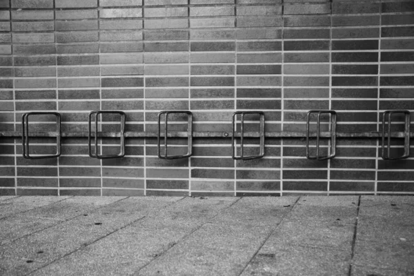 Empty Bike Rack House Wall Black White — Stock Photo, Image