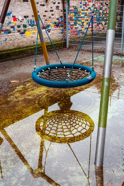 Large Swing Net Reflected Puddle Rain — Stock Photo, Image