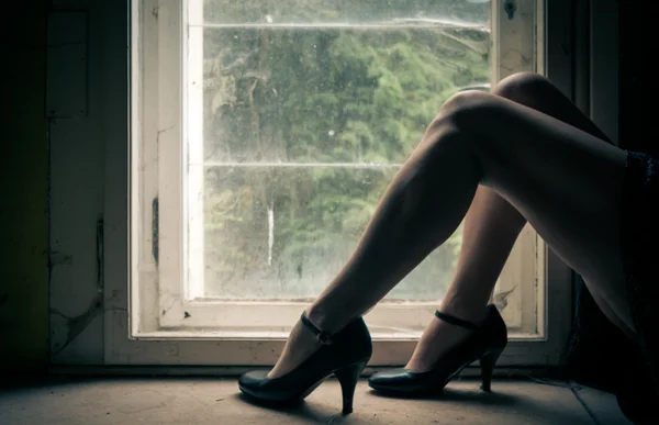 Woman legs on the window — Stock Photo, Image