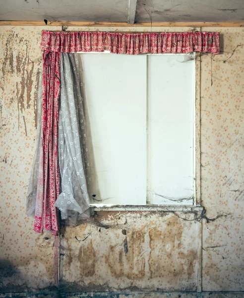 Staré zavřené okno — Stock fotografie