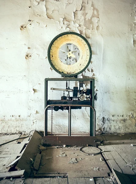 Old factory scales — Stock Photo, Image
