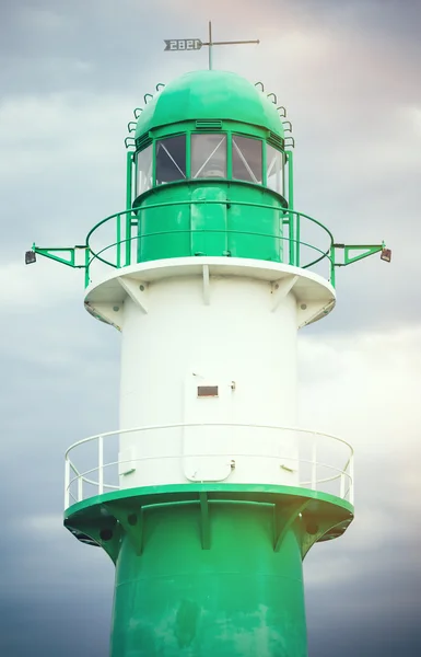 Leuchtturm mit Himmel — Stockfoto