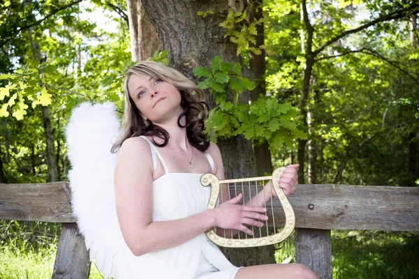 Angel kobieta z harfa Ii — Zdjęcie stockowe