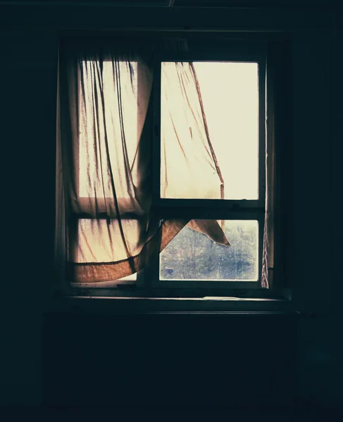 Vieille fenêtre avec rideau III — Photo