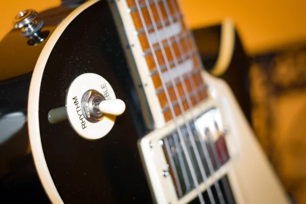 Fecho de guitarra preta — Fotografia de Stock