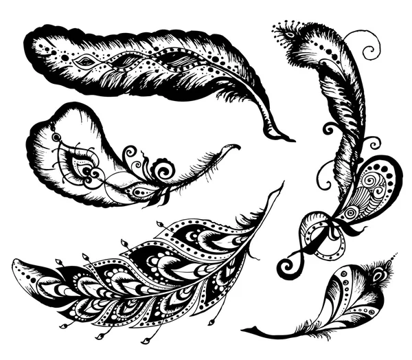 El beyaz arka plan üzerinde ayarla tüyler çekilmiş. vektör etnik tüyler dizi doodle.