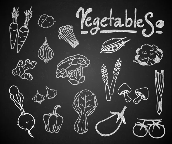 Conjunto de tiza mano dibujo verduras en pizarra — Vector de stock