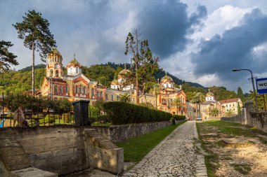 Yeni Athos, Abhazya - 28 Eylül 2019. Yeni Athos şehrindeki Ortodoks manastırı