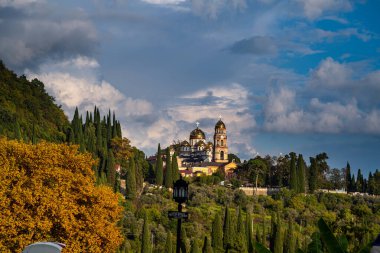 Yeni Athos, Abhazya - 28 Eylül 2019. Yeni Athos şehrindeki Ortodoks manastırı
