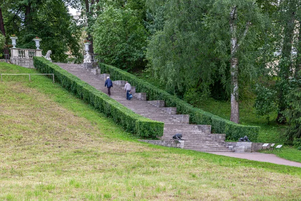 Pavlovsk, Leningrad region, Russia - july 10, 2019: Large stone Italian staircase in Pavlovsk Park — Stock Photo, Image