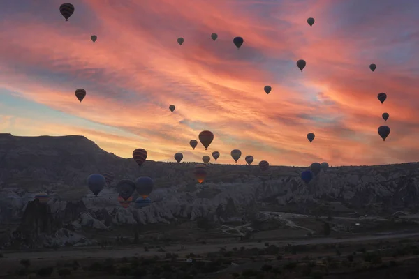 Cappadoce Turquie Octobre 2019 Des Montgolfières Colorées Survolant Vallée Cappadoce — Photo