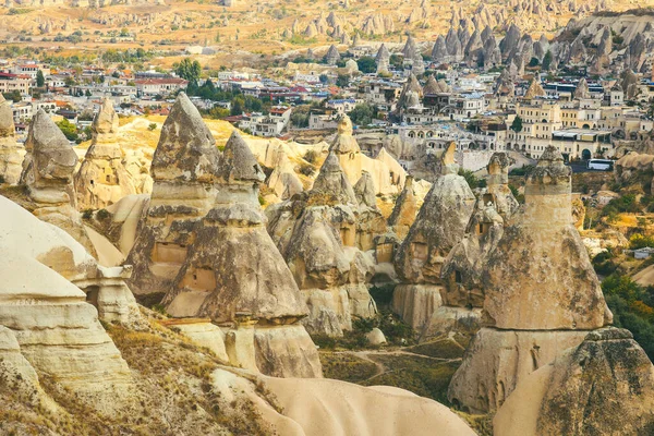 土耳其Cappadocia Uchisar Pigeon Valley的岩石雕刻房屋 — 图库照片