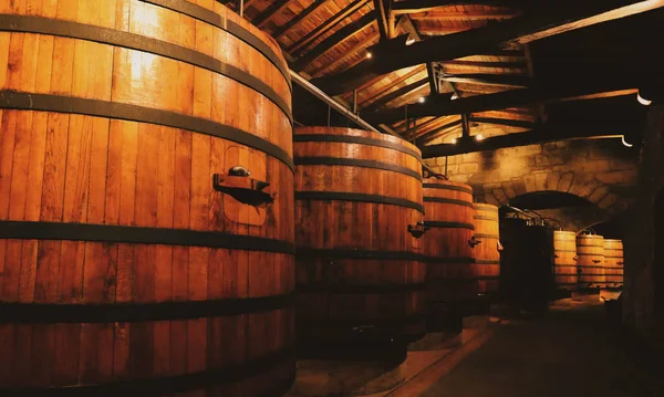 Barris Madeira Para Envelhecimento Vinho Adega — Fotografia de Stock