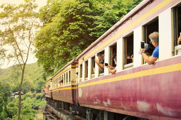 Kanchanaburi Thaiföld Augusztus 2018 Szelektív Fókusz Turista Fotózni Amikor Turnézás Jogdíjmentes Stock Képek