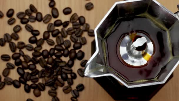 Proces Přípravy Kávy Italském Hrnci Moka Gejzír Kávu Pozadí Jsou — Stock video