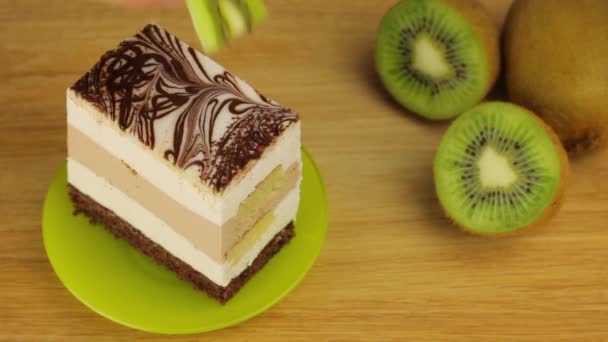 Woman Hand Puts Kiwi Slices Cake Close Video Dessert — Stock Video