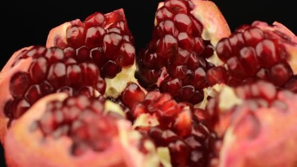 Open Pomegranate Fruit Rotates Fresh Ripe Vitamin Close — Stock Video