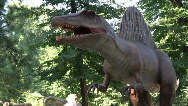 Utställning Rörliga Modelldjur Från Förhistorisk Tid Dinopark Mekanisk Skulptur Dinosaurie — Stockvideo