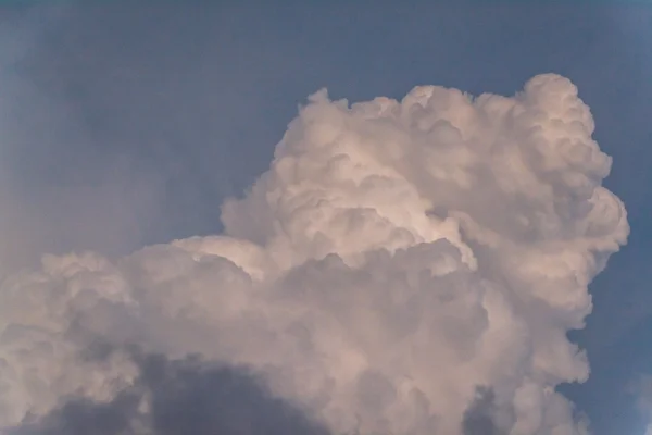 Nubes de tormenta gruesas —  Fotos de Stock