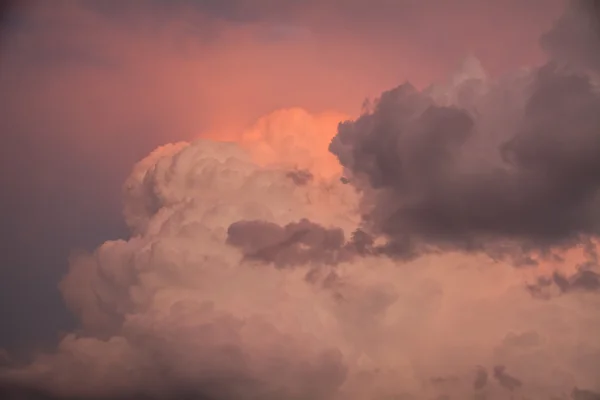 Товсті грозових хмар Ліцензійні Стокові Зображення