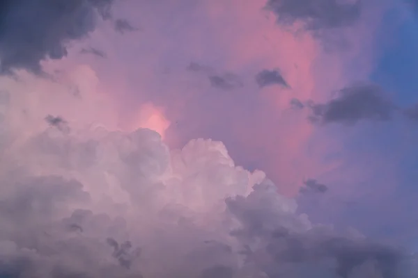 Товсті грозових хмар Ліцензійні Стокові Фото