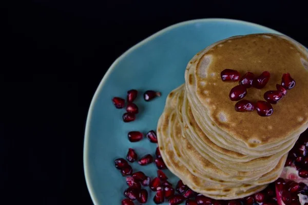 Pfannkuchen Nahaufnahme Auf Dunklem Hintergrund Fertig Zum Frühstück Auf Einem — Stockfoto