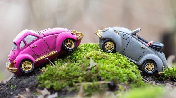 Hill Climb Racing - twee speelgoed auto 's — Stockfoto