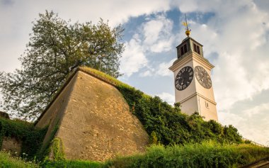 Novi Sad - Petrovaradin kale üzerinde eski Saat Kulesi