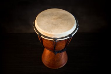 El yapımı ahşap Djembe davul 