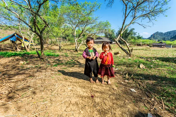 Unidentified ethnic children wearing nice ethnic costumes playing — Stock Photo, Image