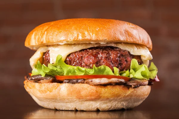 Burger hamburger çizburger mantar ile