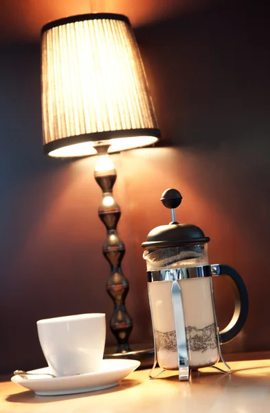 Kahve Fransız basın ve masada Kupası