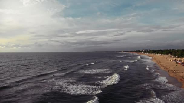 Fly over the beach with stunning ocean views — Stock Video