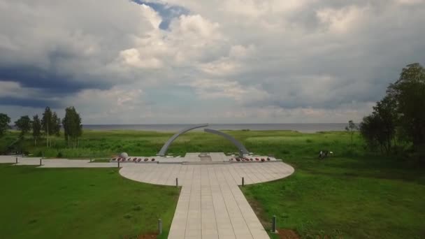 Złamany Pierścień to kompleks budowli pamiątkowych na granicy bitwy o Leningrad. — Wideo stockowe